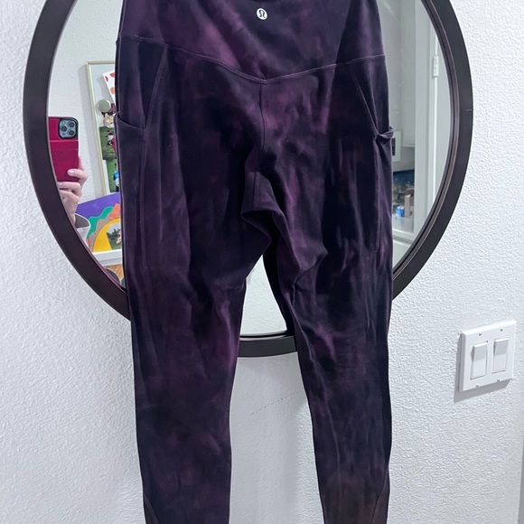 Lululemon High-Rise Align Diamond Dye Leggings in Black and Red - Picture 2 of 4